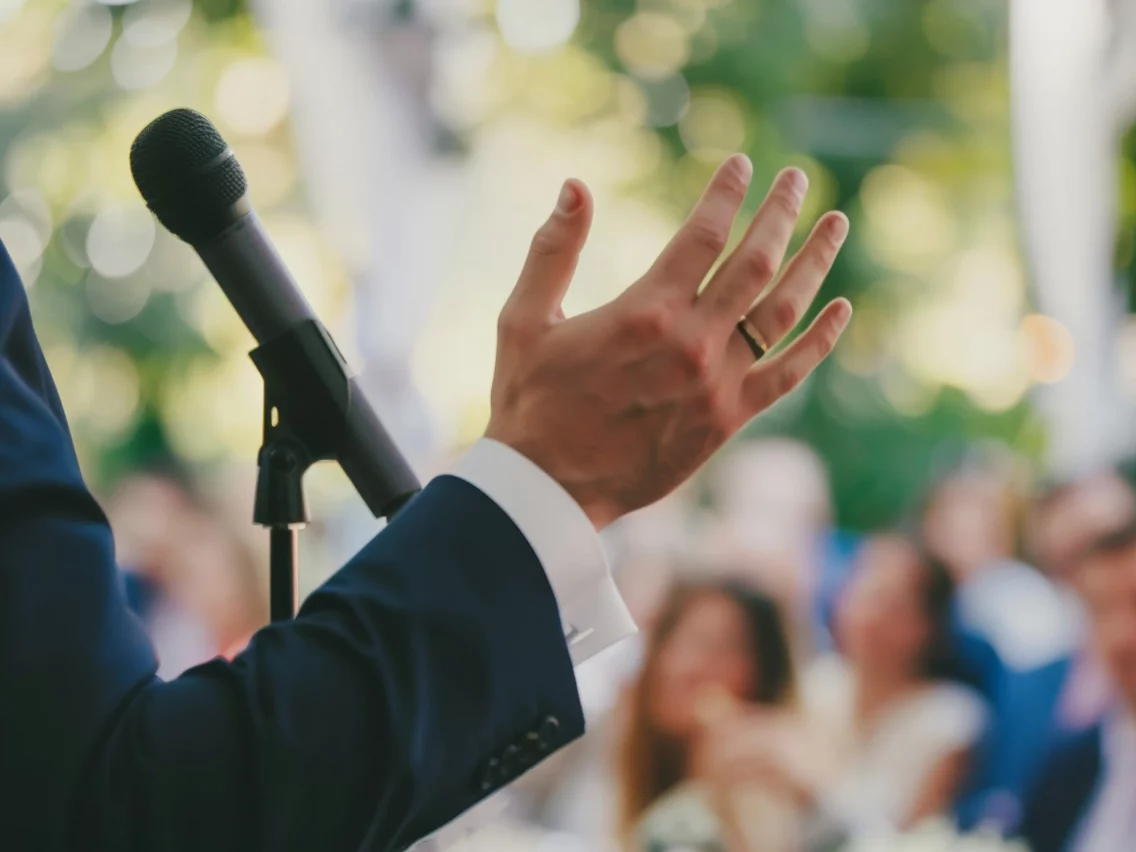 Freier Redner für Hochzeit Österreich